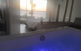 Exclusivo Apartamento Spa privado frente el mar