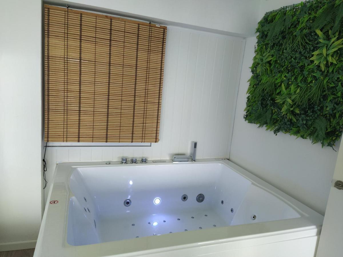 Exclusivo Apartamento Spa privado frente el mar Miami Platja  Exterior foto